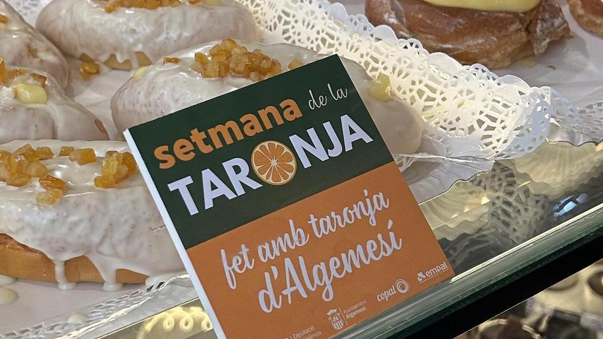 Distintivo que exhiben esta semana los hornos tradicionales adheridos a la Setmana de la Taronja.
