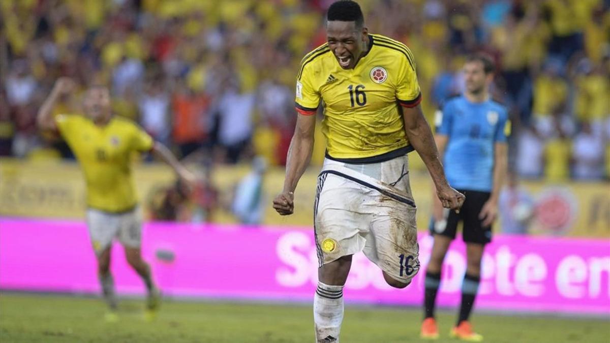 Mina, en un partido con su selección