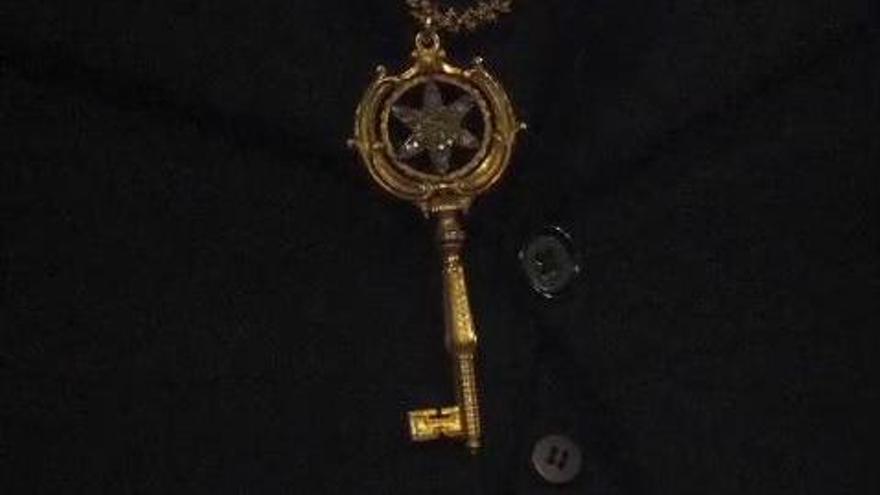 VÍDEO | La Guardia Civil escolta la llave que abre la Madrugá en Sevilla