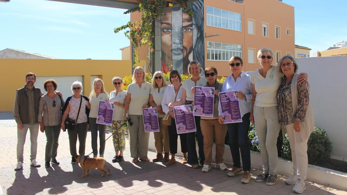 La presentación de los actos del 25N en el Poble Nou de Benitatxell