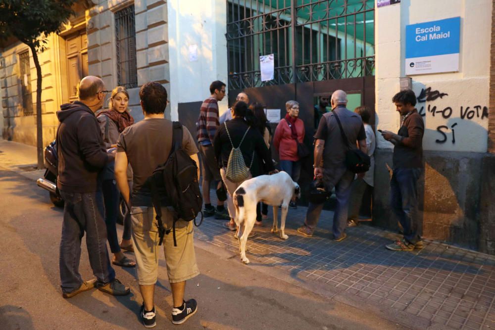 Padres independentistas ocupan colegios junto a su hijos