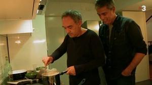 Adrià es va fer un tip de riure davant l’escàs art culinari d’Om (TV-3).