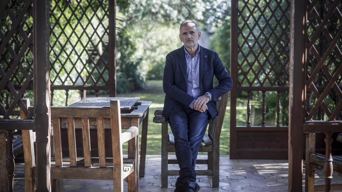 Jaume Carot, en los jardines de Son Lledó del campus.