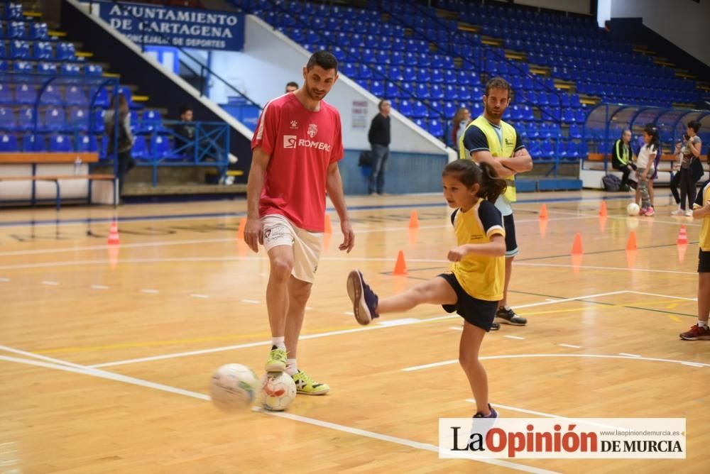 Encuentro de escolares con los jugadores del Plást