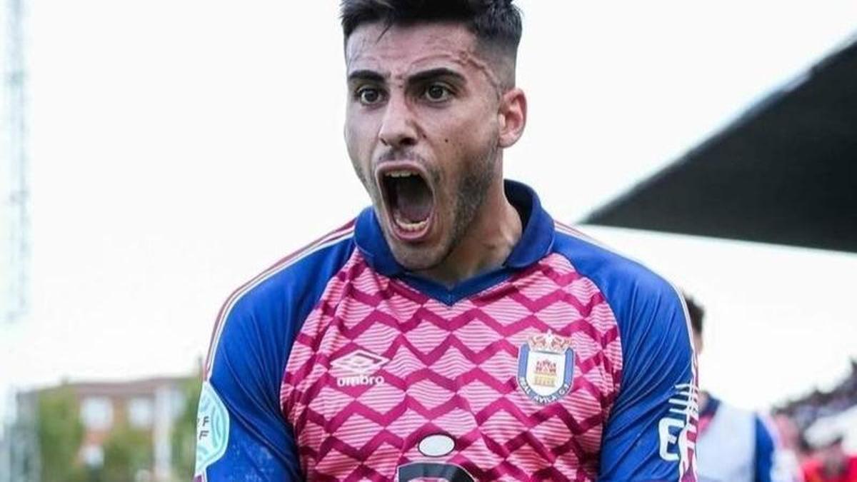 Runy celebra un gol con el Real Ávila.