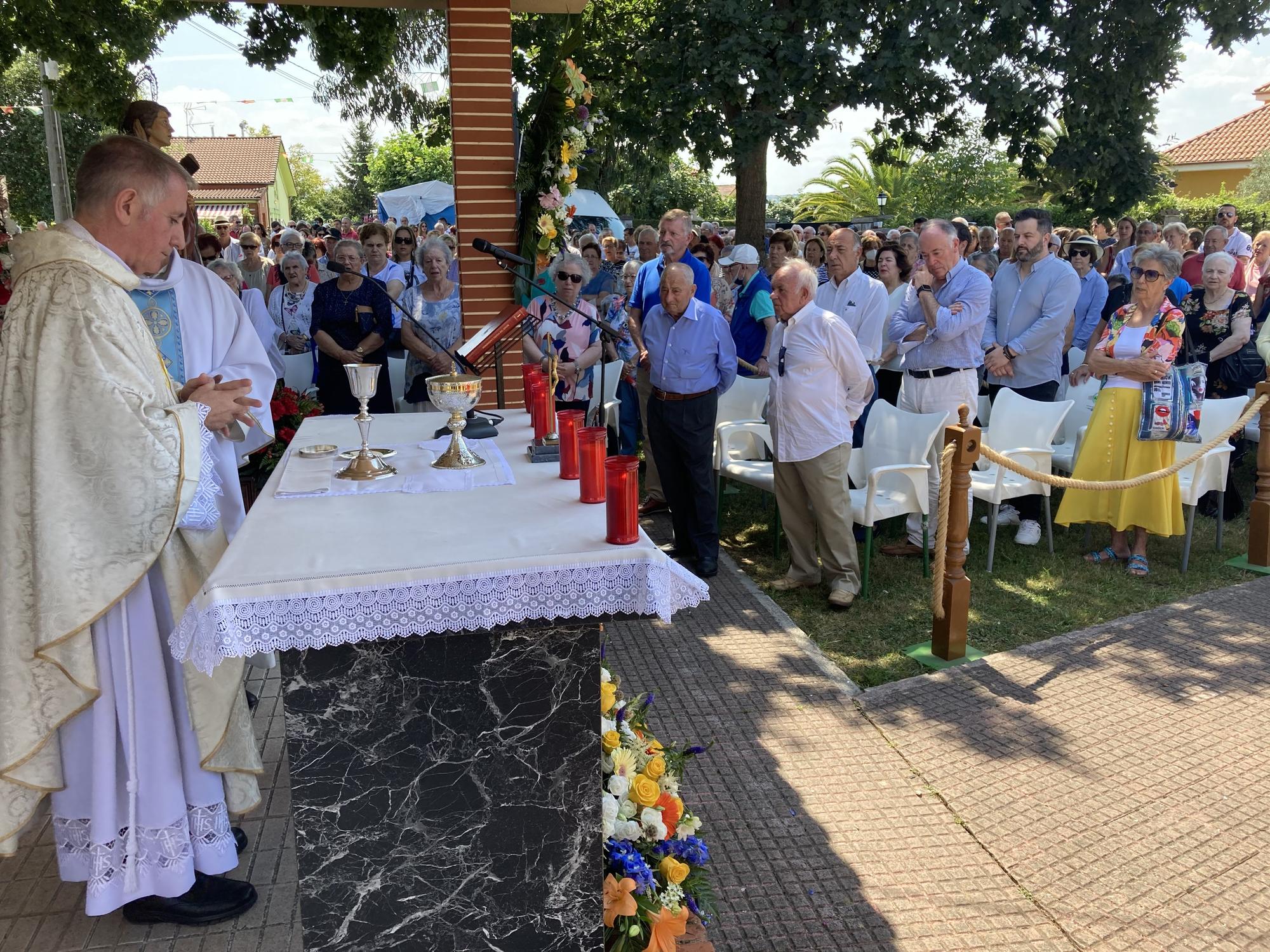 El Carbayu celebra su misa y su tradicional procesión que concluye con sorpresa: se presenta el nuevo himno en honor de Nuestra Señora del Buen Suceso