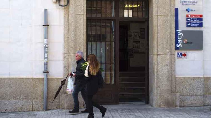 Acceso al Centro de Salud Benavente Sur, cuyo Consejo de Salud ve necesarios más sanitarios en el área