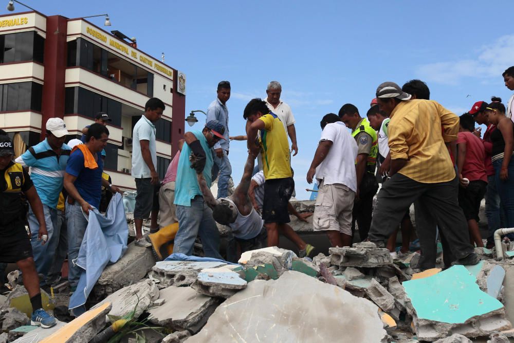 Un terremoto de 7,8 grados ha causado decenas de muertos en Ecuador.