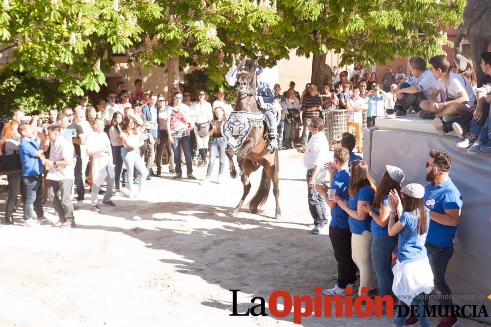 Día uno de mayo, entrada de caballos al Hoyo