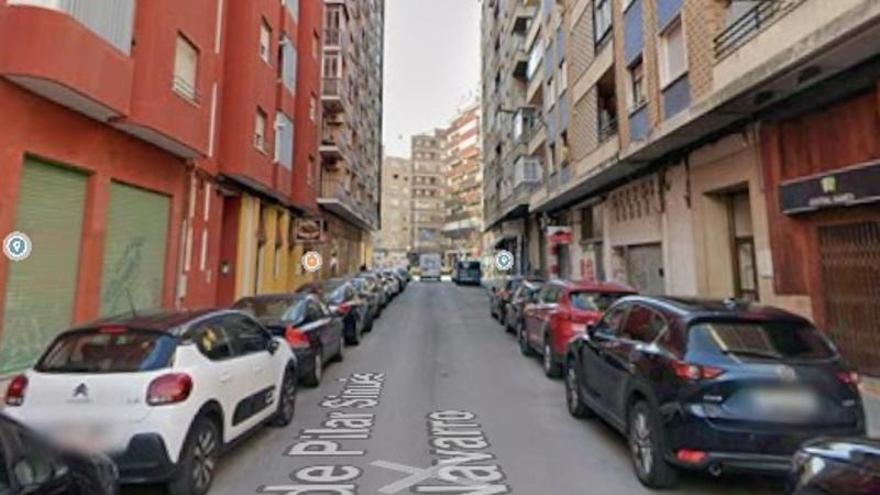 Arden de madrugada tres contenedores y un coche en Las Delicias
