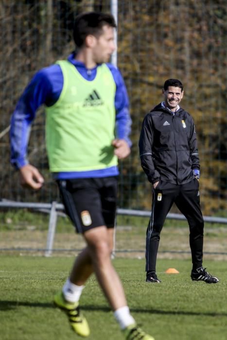 Entrenamiento del Real Oviedo a puerta abierta en El Requexón