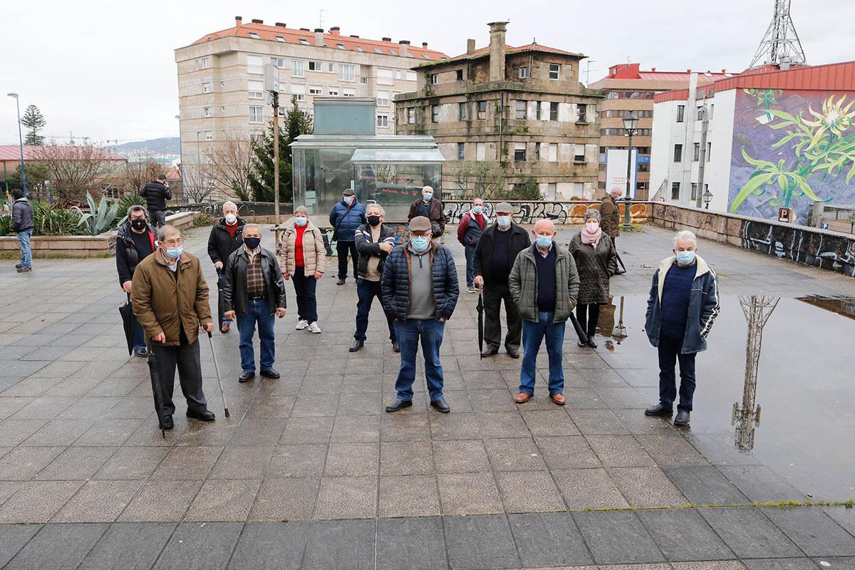 Extrabajadores de GEA, en los juzgados de Vigo tras un reciente procedimiento judicial.