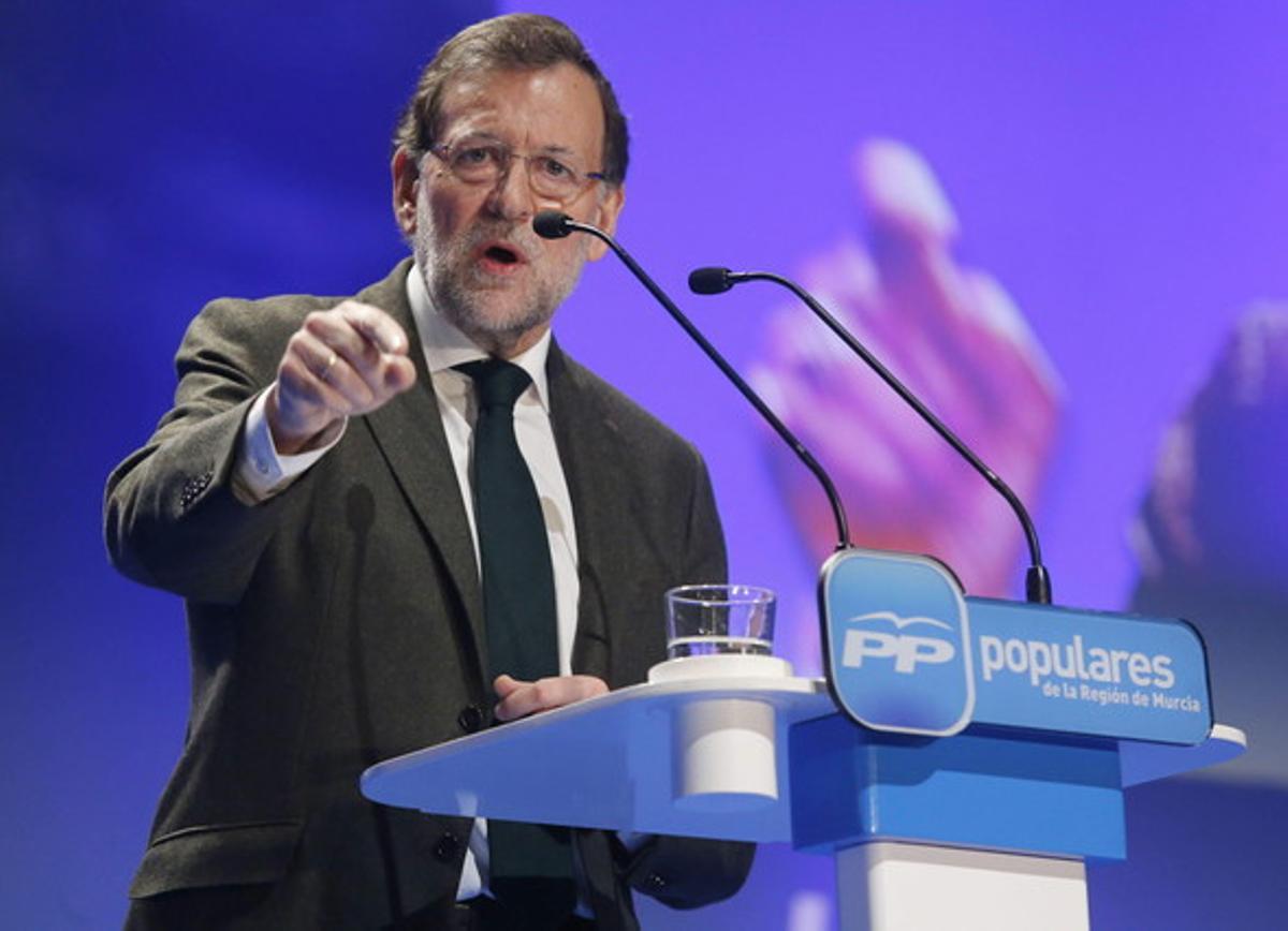 El president del Govern, Mariano Rajoy, durant la seva intervenció en la clausura de la Convenció del Partit Popular de la Regió de Múrcia. El president del Govern, Mariano Rajoy, durant la seva intervenció en la clausura de la Convenció del Partit Popular de la Regió de Múrcia.