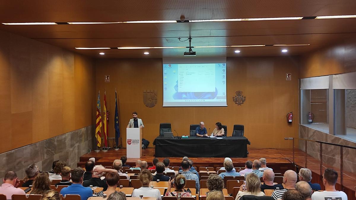 El concejal de Deportes del Ayuntamiento de València, Javier Mateo, ha dado la bienvenida en nombre de la ciudad a esta visita que se extenderá hasta el 8 de octubre.
