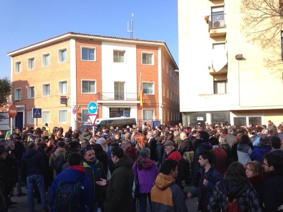 Concentració de protesta per les detencions dels alcaldes de Verges i Celrà