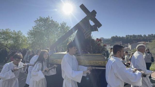 La Cofradía de Jesús Nazareno sacó al santo en procesión.