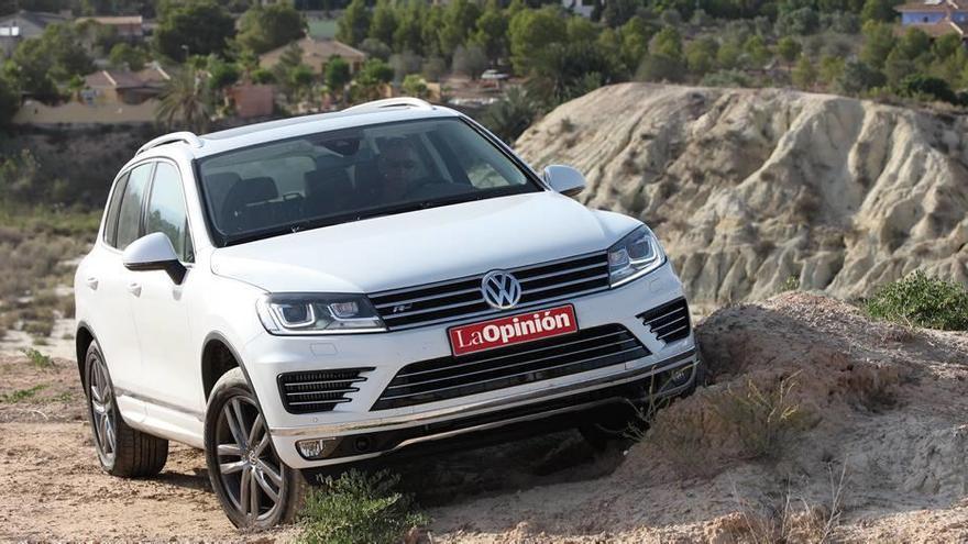 Válido tanto para ir de viaje como para adentrarnos por pistas algo complicadas, el Touareg ha evolucionado sin perder aptitudes; existe un paquete específico ´Terrain Tech´ para ir por el monte