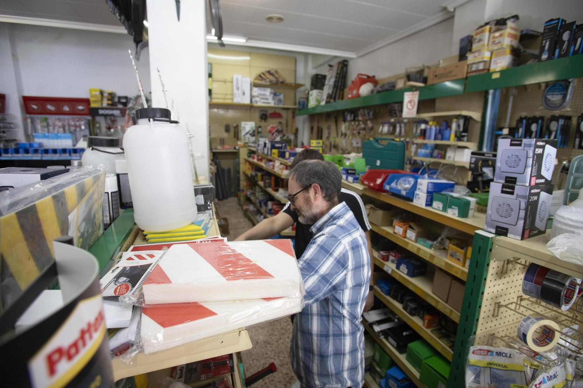 Otro comercio histórico en peligro en Xàtiva: se traspasa la Ferretería Blesa