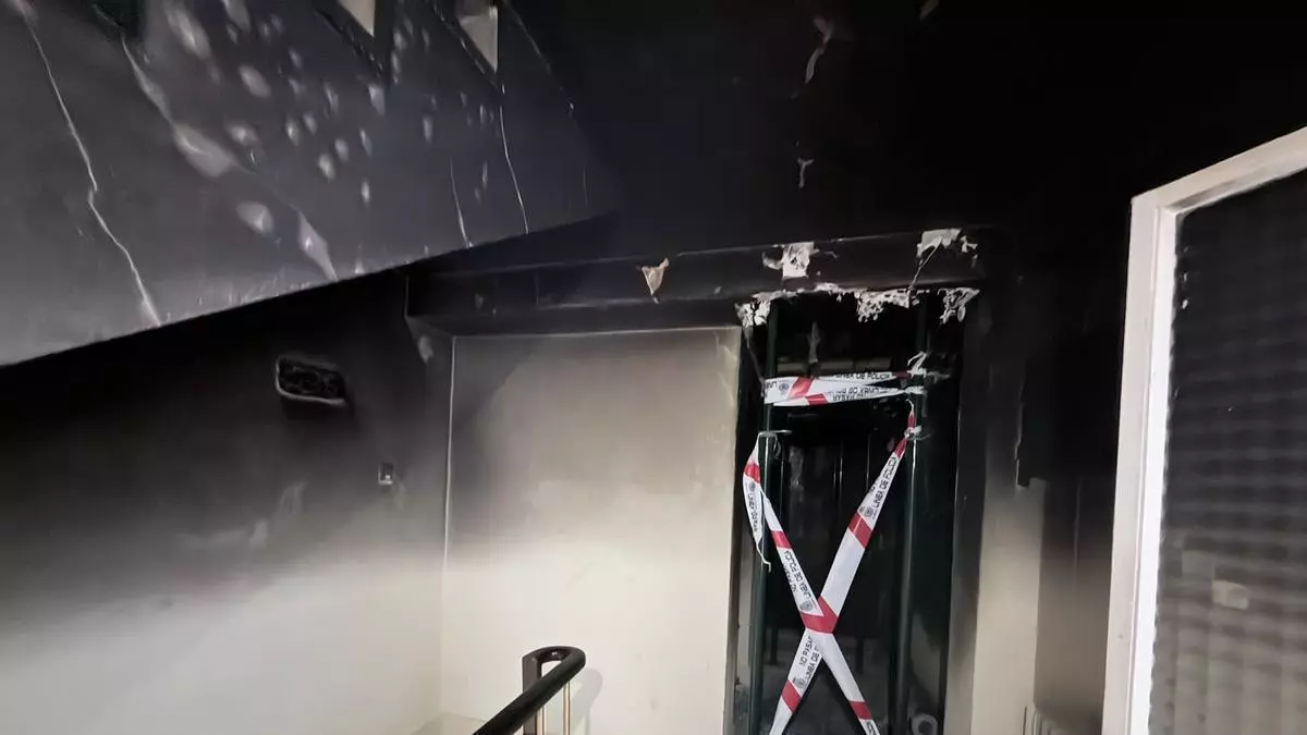 Juani López, la vecina desalojada del incendio de Oviedo que no sabe cuándo podrá volver a casa: "Había muchísimo humo"