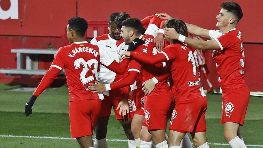 Els jugadors del Girona
celebren el segon gol
contra el Lugo.  aniol resclosa