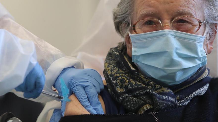 Comienza la vacunación a los mayores de 90 años en los centros de salud