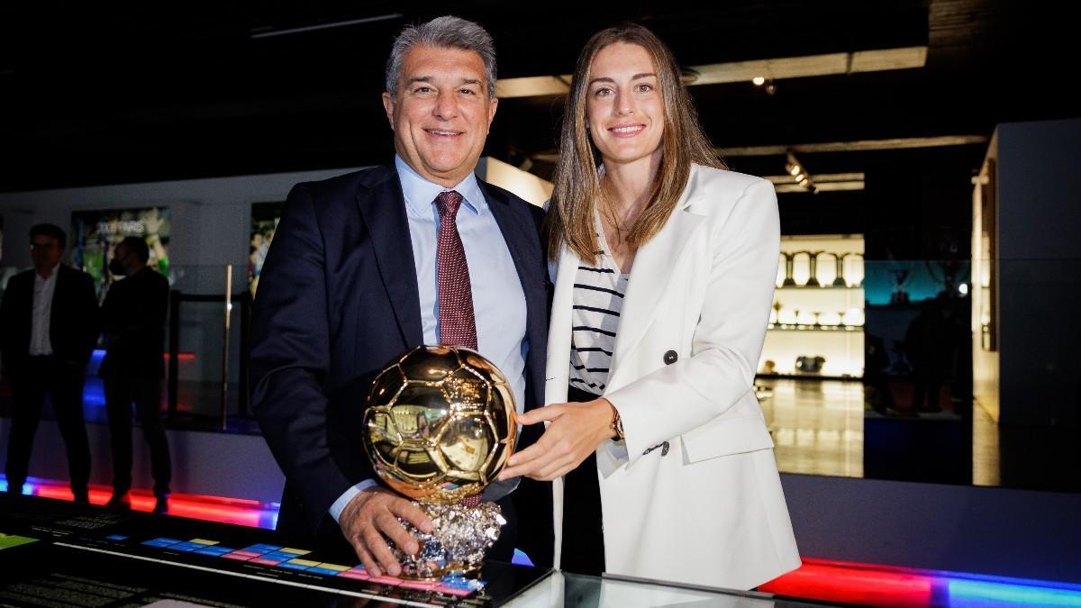 El Balón de Oro de Alexia Putellas ya se exhibe en el museo del Barça