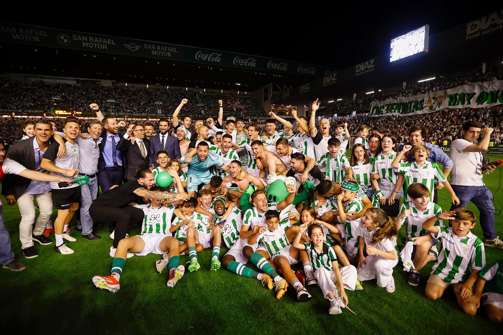 El Córdoba CF vuelve a Segunda / Las mejores imágenes de una noche para la historia