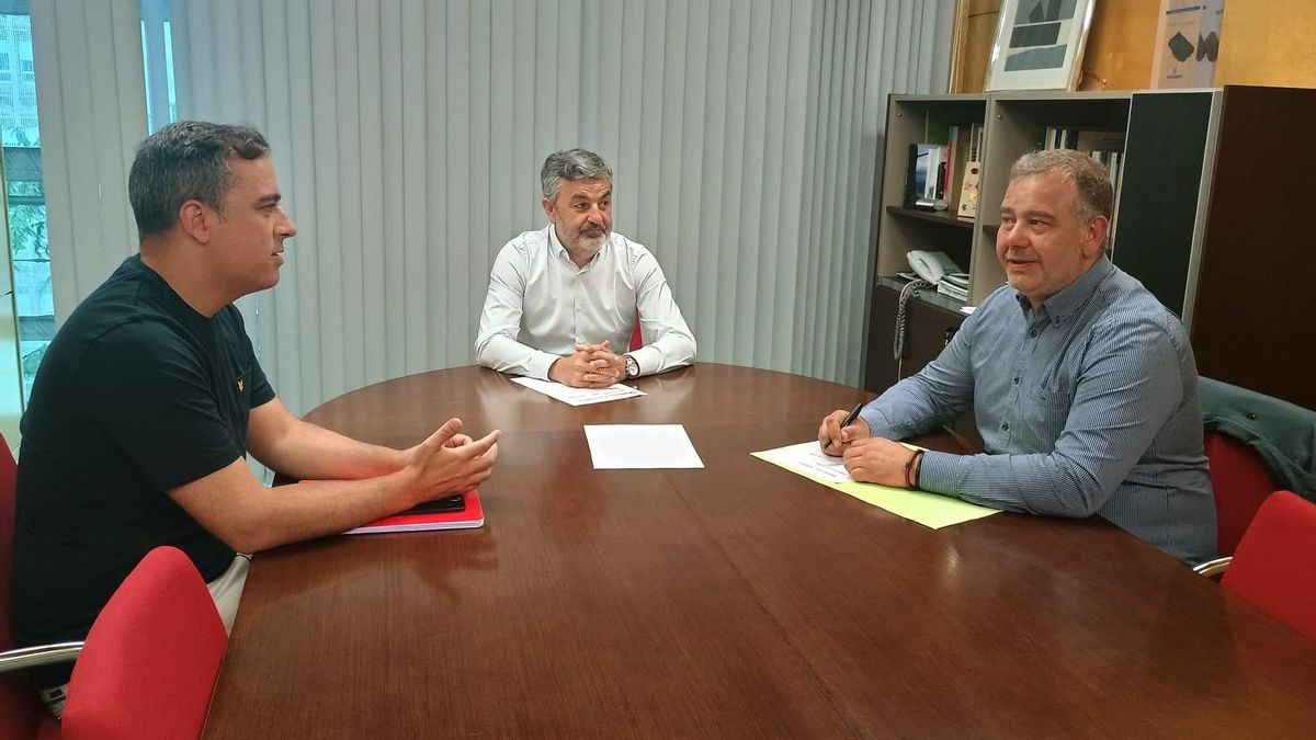 Por la izquierda, Olmo Ron, Alejandro Calvo y Gilberto Alonso.