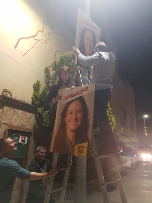 Penjada de cartells de Junts per Catalunya al Bage