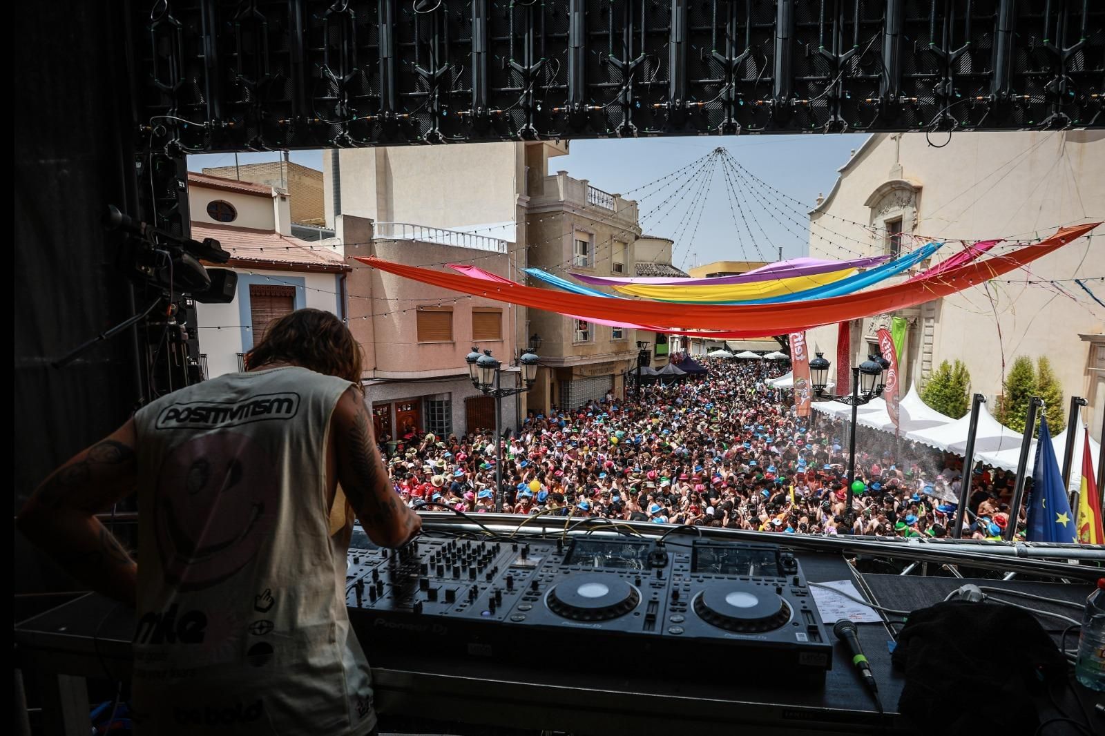El primer Chupinazo, el de Catral, arranca el ciclo de fiestas veraniegas de los pueblos de la Vega Baja