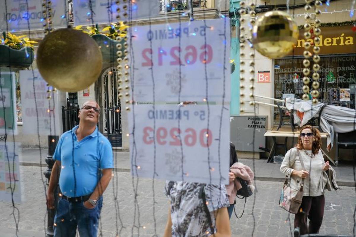 Gáldar. Administración de loterías de Gáldar, calle Capitán Quesada, dos quintos premios.  | 22/12/2019 | Fotógrafo: José Carlos Guerra