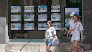 «Indignación» en Prou por el decreto que permite pisos en rústico