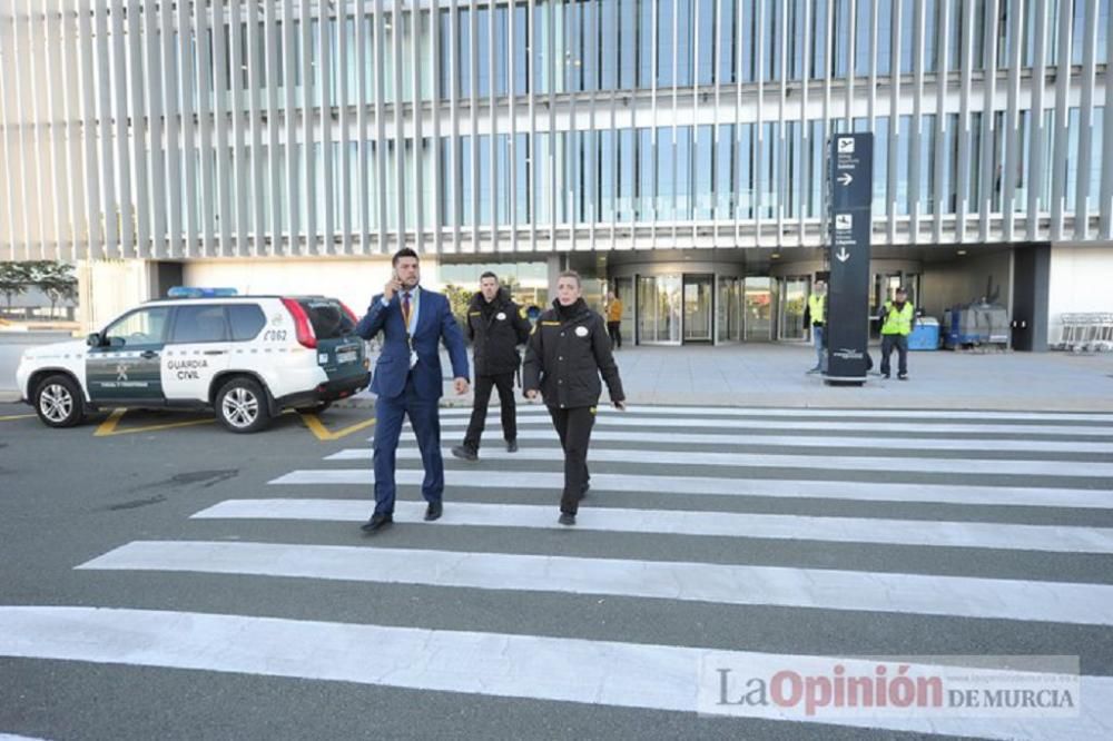 El delegado del Gobierno visita el aeropuerto de Corvera