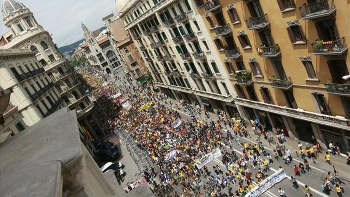 Aspecto de la manifestación por la enseñanza pública en la Via Laietana de Barcelona.