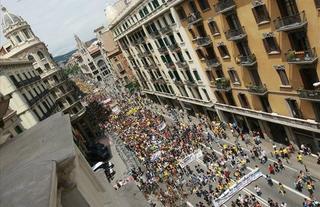 Miles de personas protestan en Barcelona contra la LOMCE