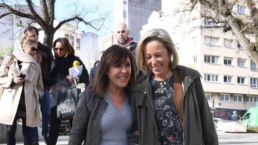 Beatriz Mato y Rosa Gallego, ayer en A Coruña.