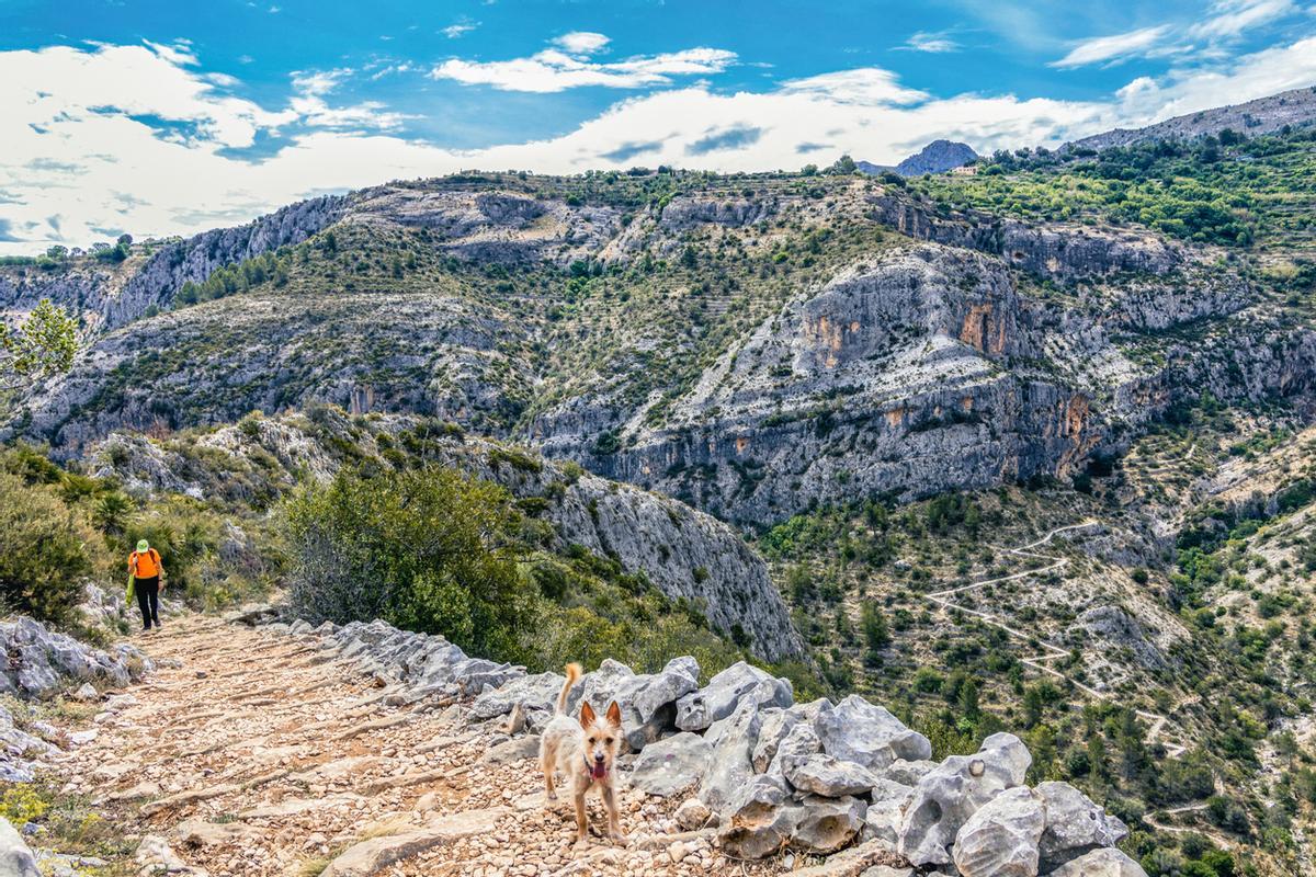 Tiene unos 6800 escalones tallados en la piedra