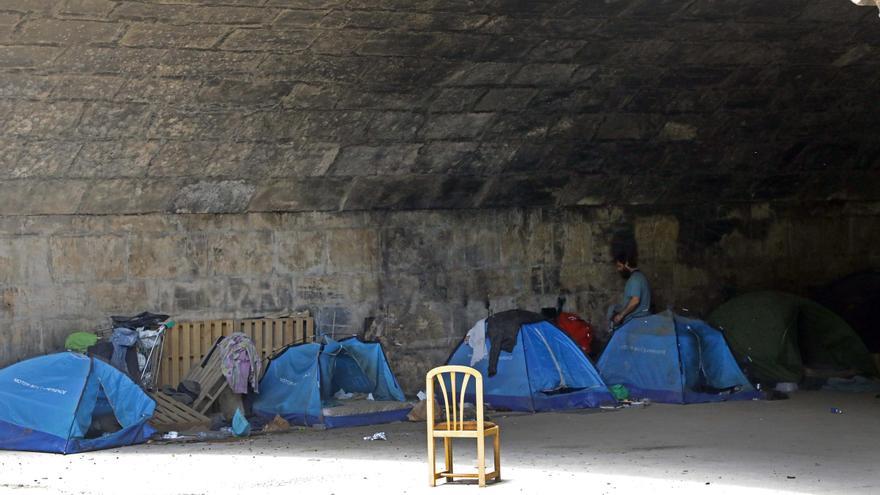El migrante que murió en una tienda del Turia estaba esperando una vivienda social