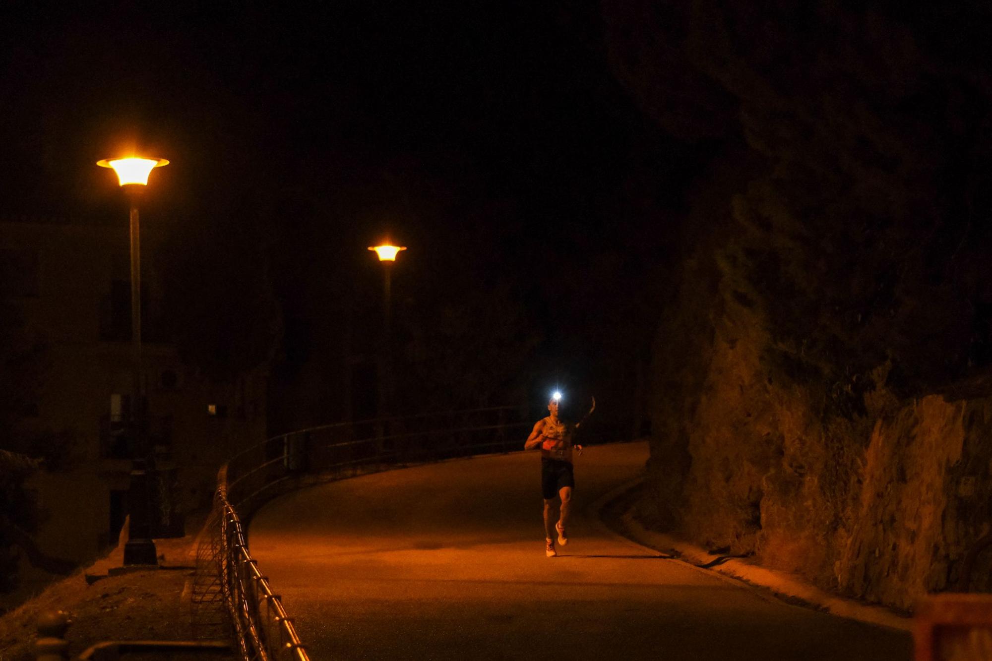 La carrera nocturna Mlk Trail & Tahermo llena de corredores el entorno de Gibralfaro