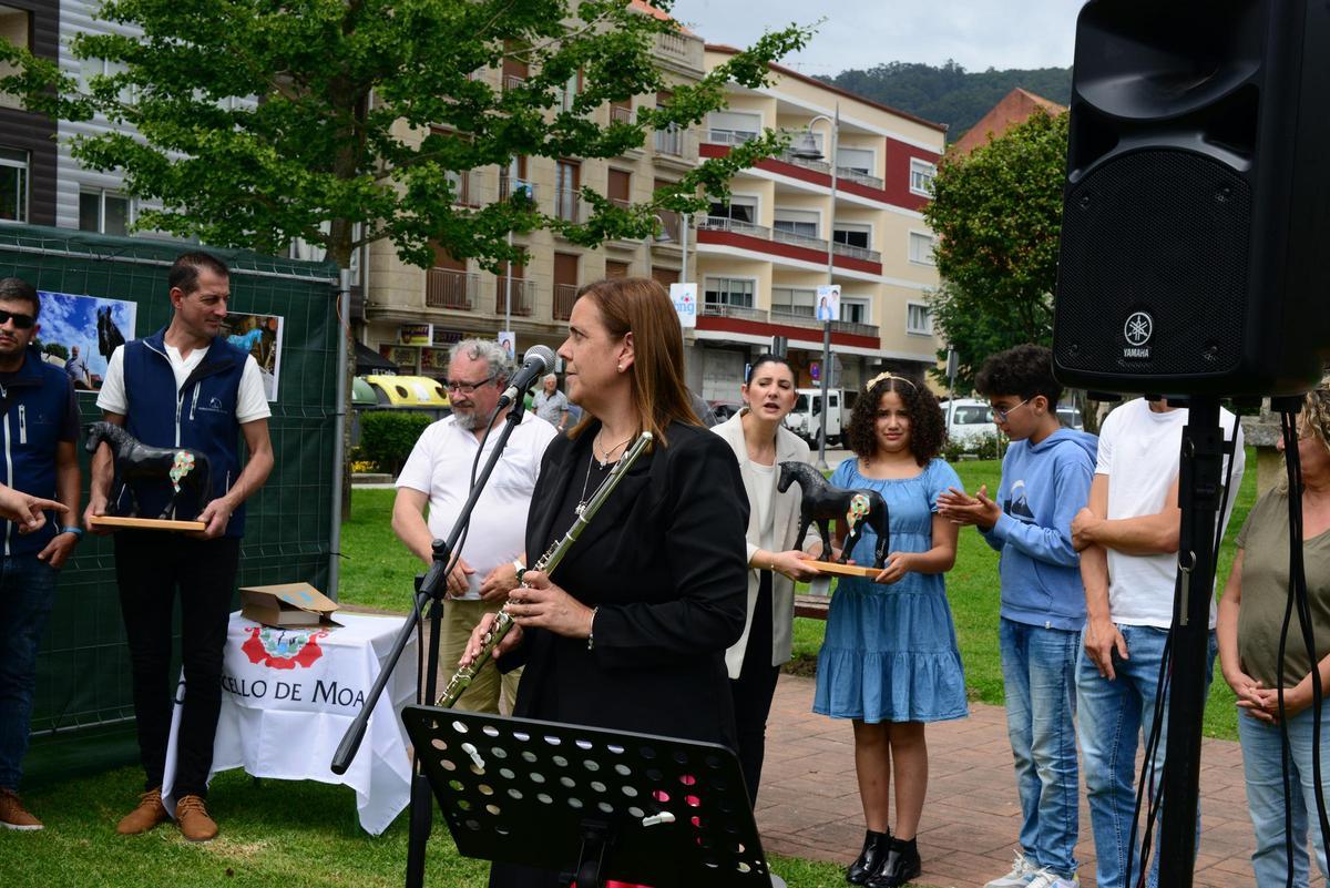 María Jesús Gutiérrez, directora da Escola de Música, interpretou dúas pezas á frauta.