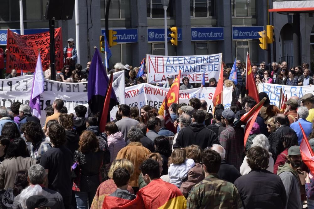 Los sindicatos minoritarios reclaman en Gijón políticas contra la precariedad