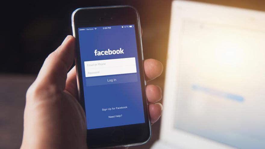 Facebook niega almacenar sin permiso historiales de llamadas en móviles Android