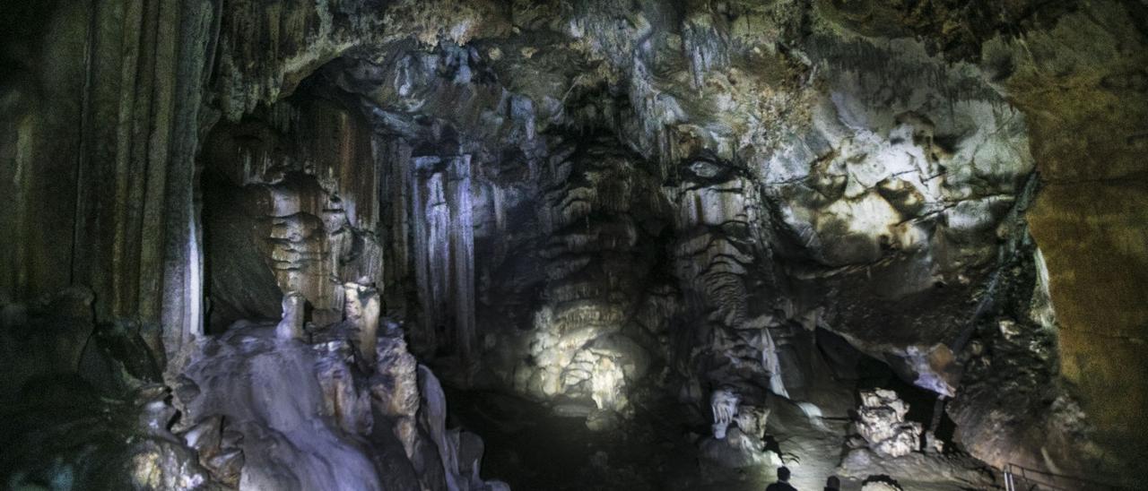 El interior de la cueva de Candamo.