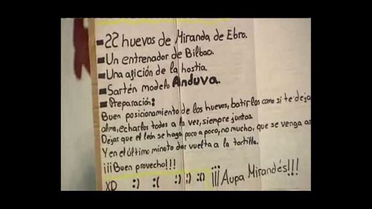 L’entrenador del Mirandés, Carlos Pouso, el seleccionador espanyol, Vicente del Bosque, i els jugadors de l’Athletic, Ander Herrera i Fernando Llorente, després del partit de semifinals de la Copa del Rei a Anduva.