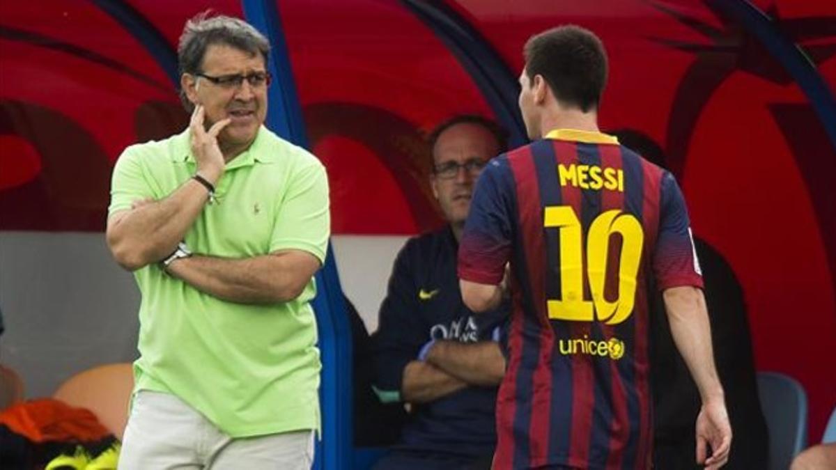 Tata Martino se interesa por Messi tras sustituirle por lesión en Almería.