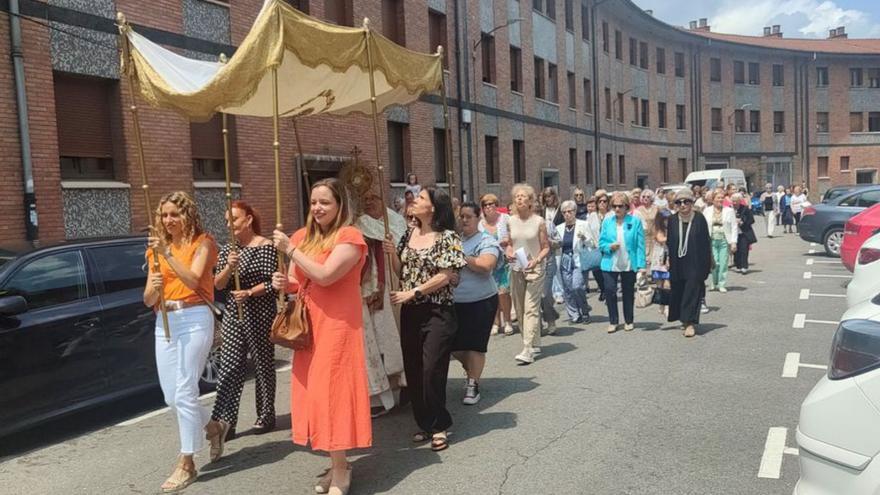 Moreda, fiel al Corpus: la tradicional procesión recorrió este domingo las calles de la localidad allerana