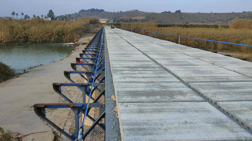 El antiguo puente ferroviario entre Xàtiva y Manuel se convierte en pasarela ciclopeatonal tras 15 años sin uso