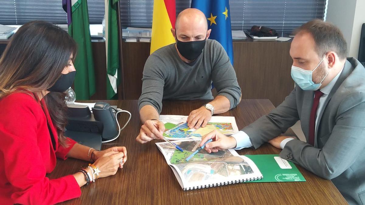 Nuria Rodríguez, Raúl López y Miguel Ángel Reyes, ayer.