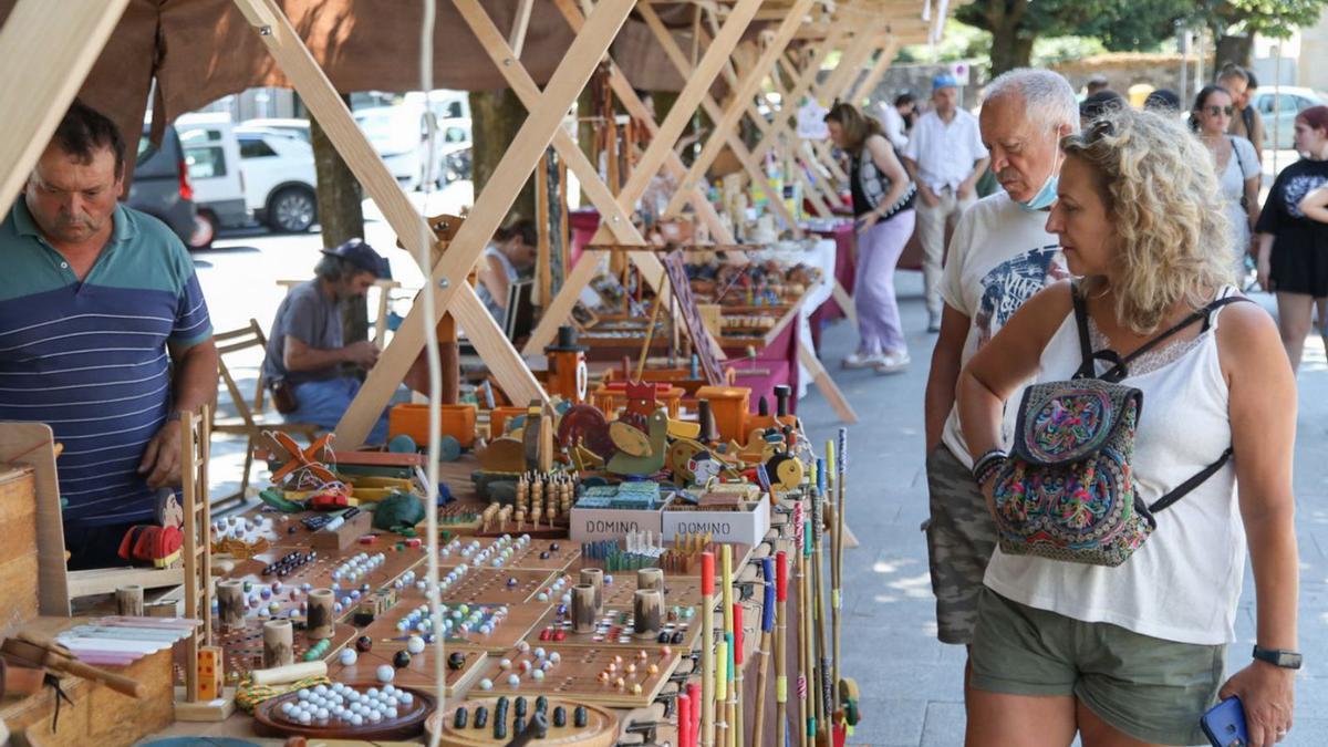 Uno de los puestos de artesanía en la feria.