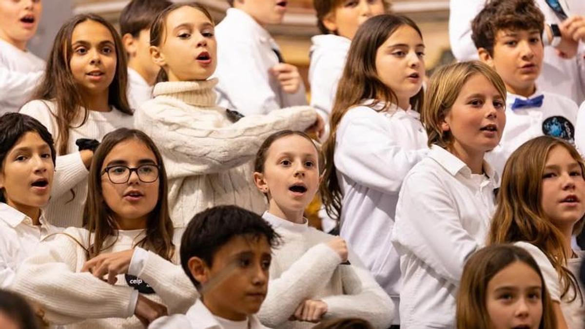 Coro del colegio de  l'Urgell en una de sus presentaciones.